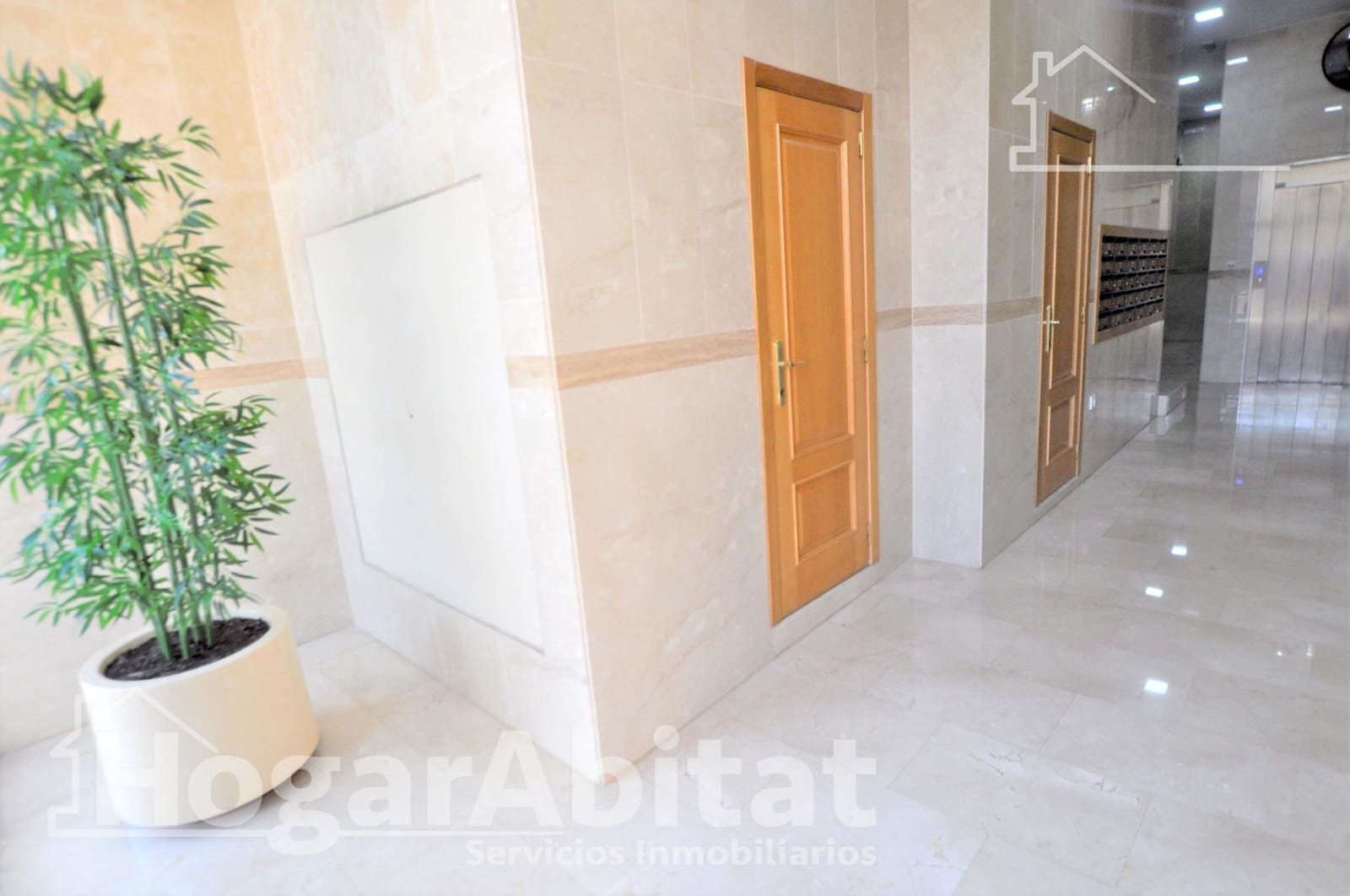 4 bedroom Flat for sale in Valencia city - € 360,000 (Ref: 10020995)