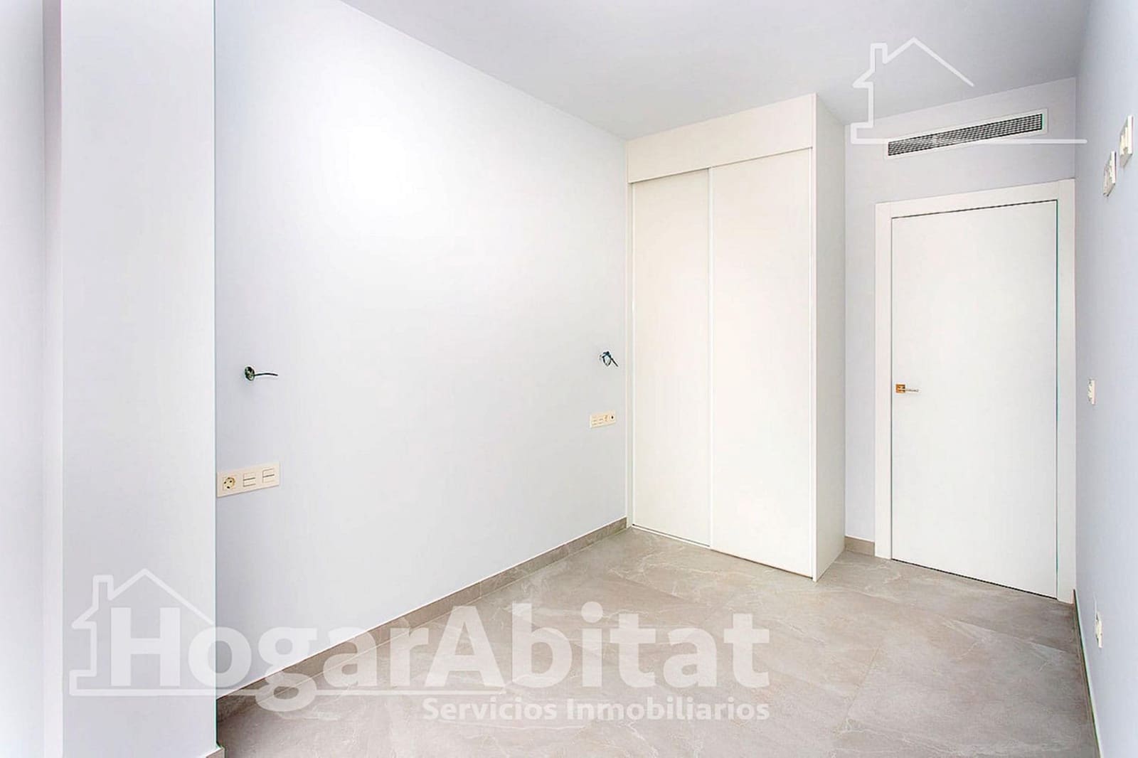 2 soveværelse Lejlighed til salg i Torrevieja med swimmingpool - € 265.000 (Ref: 10022548)