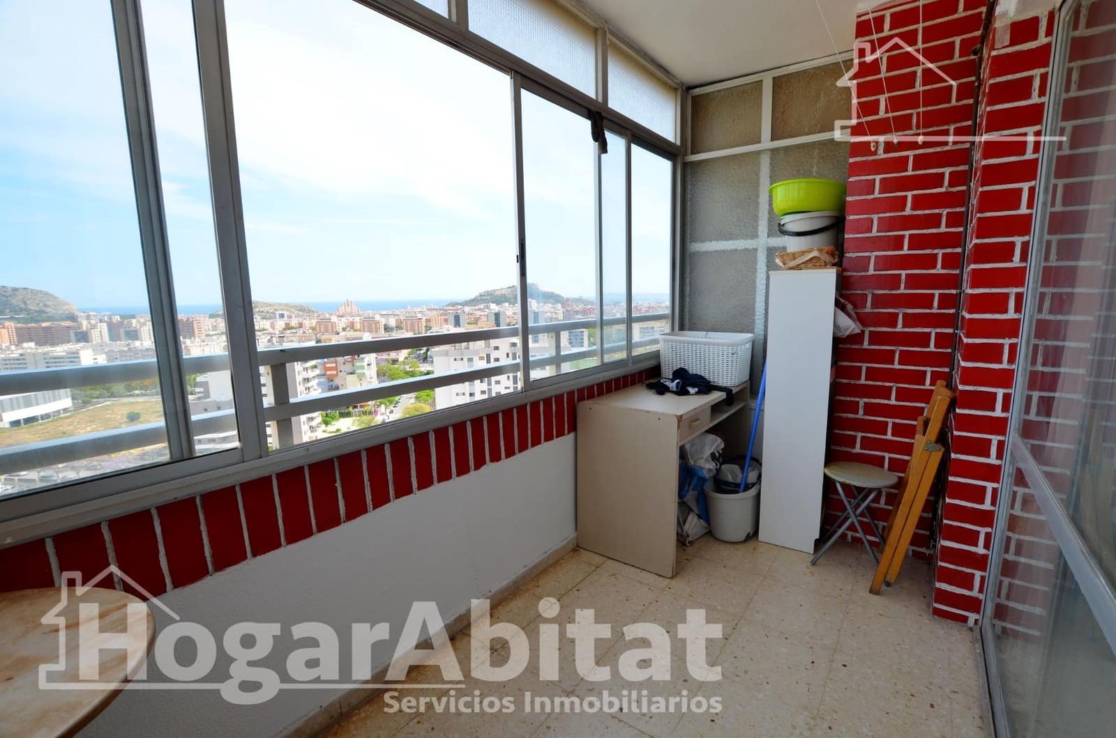 Piso de 3 habitaciones en Alicante / Alacant ciudad en venta con piscina garaje - 180.000 € (Ref: 10024221)