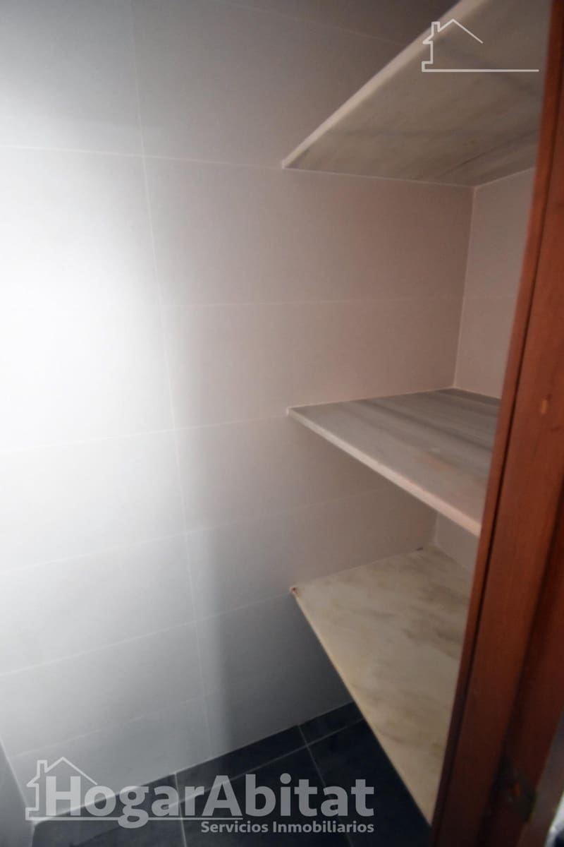 4 bedroom Flat for sale in Carlet with garage - € 160,000 (Ref: 10030647)