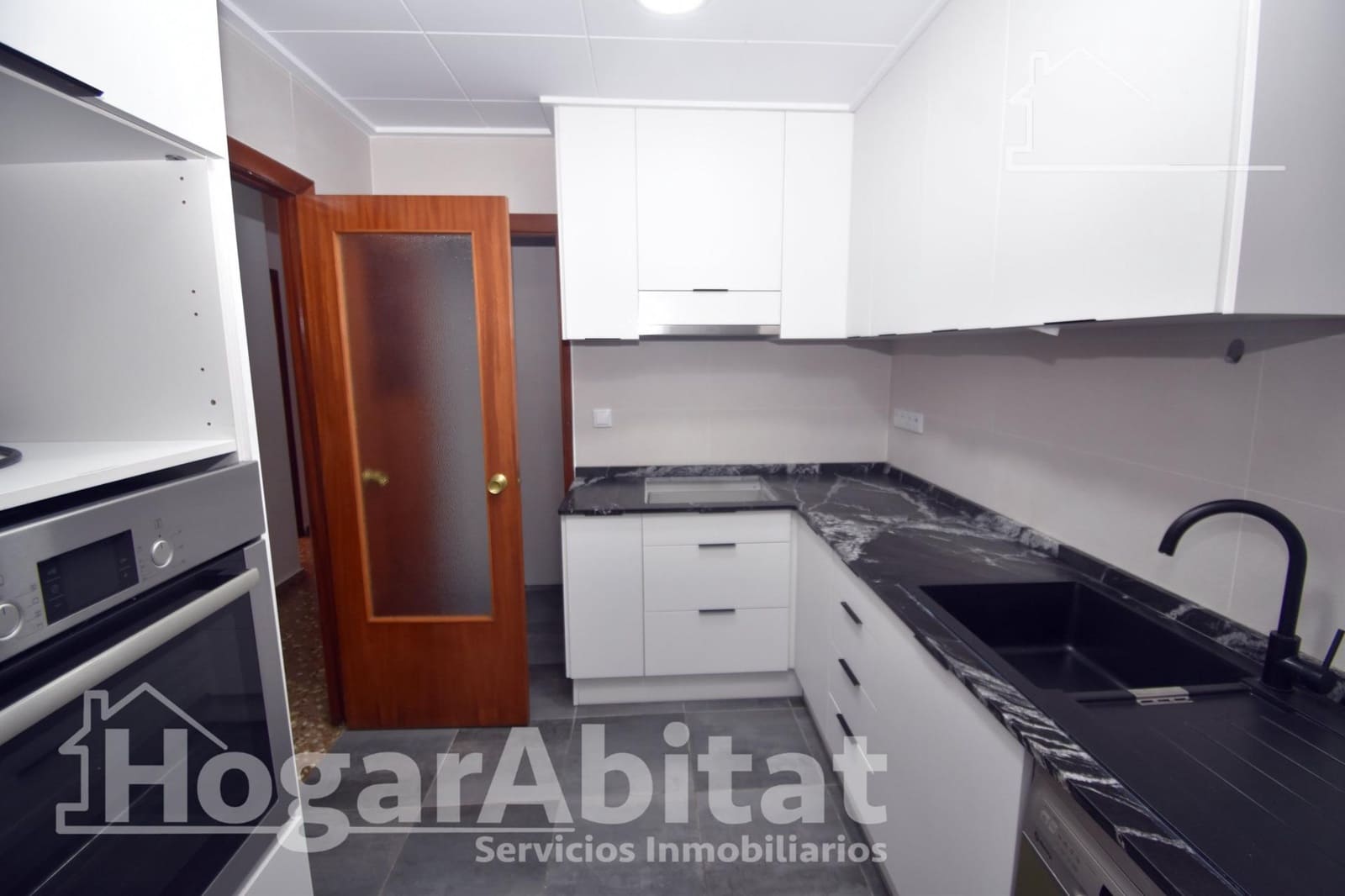 4 bedroom Flat for sale in Carlet with garage - € 160,000 (Ref: 10030647)