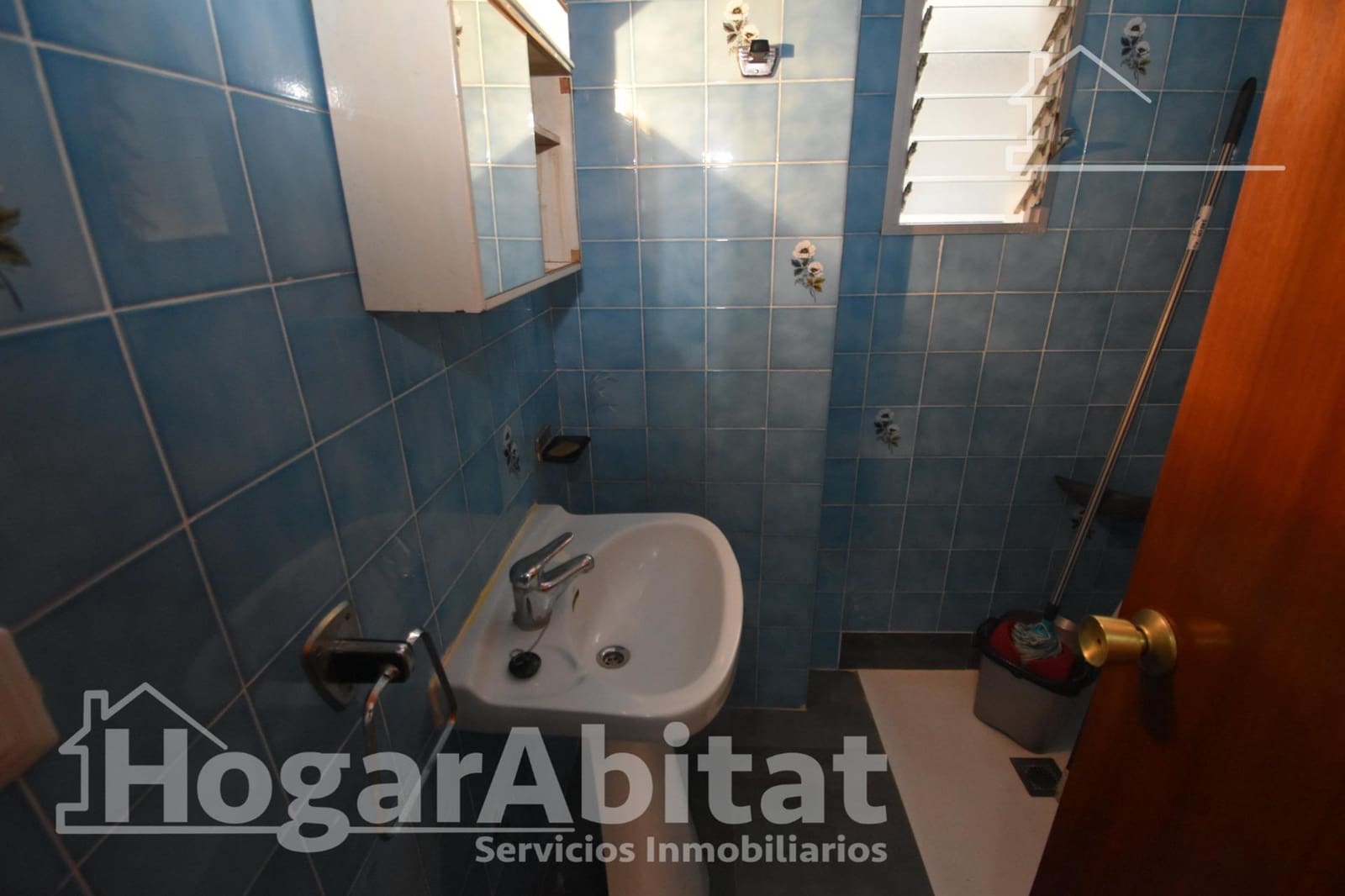 4 bedroom Flat for sale in Carlet with garage - € 160,000 (Ref: 10030647)
