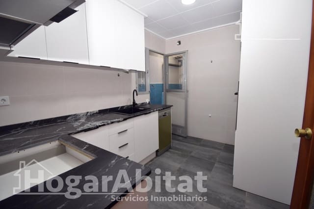 4 bedroom Flat for sale in Carlet with garage - € 160,000 (Ref: 10030647)