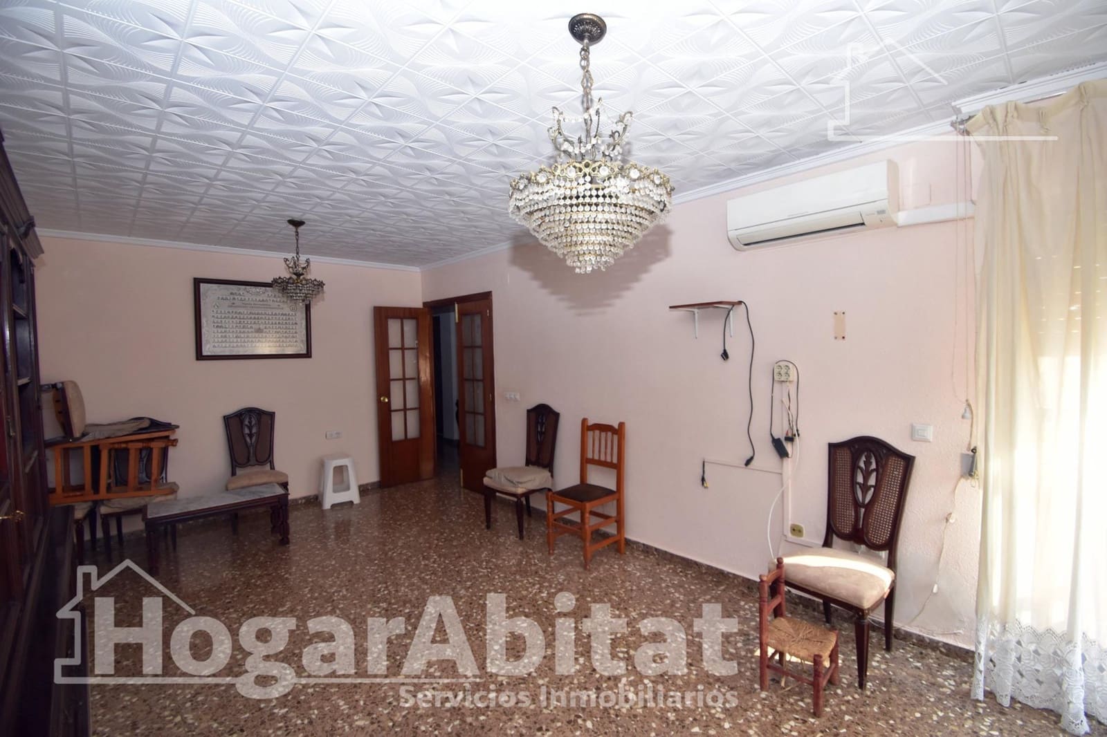 4 bedroom Flat for sale in Carlet with garage - € 160,000 (Ref: 10030647)