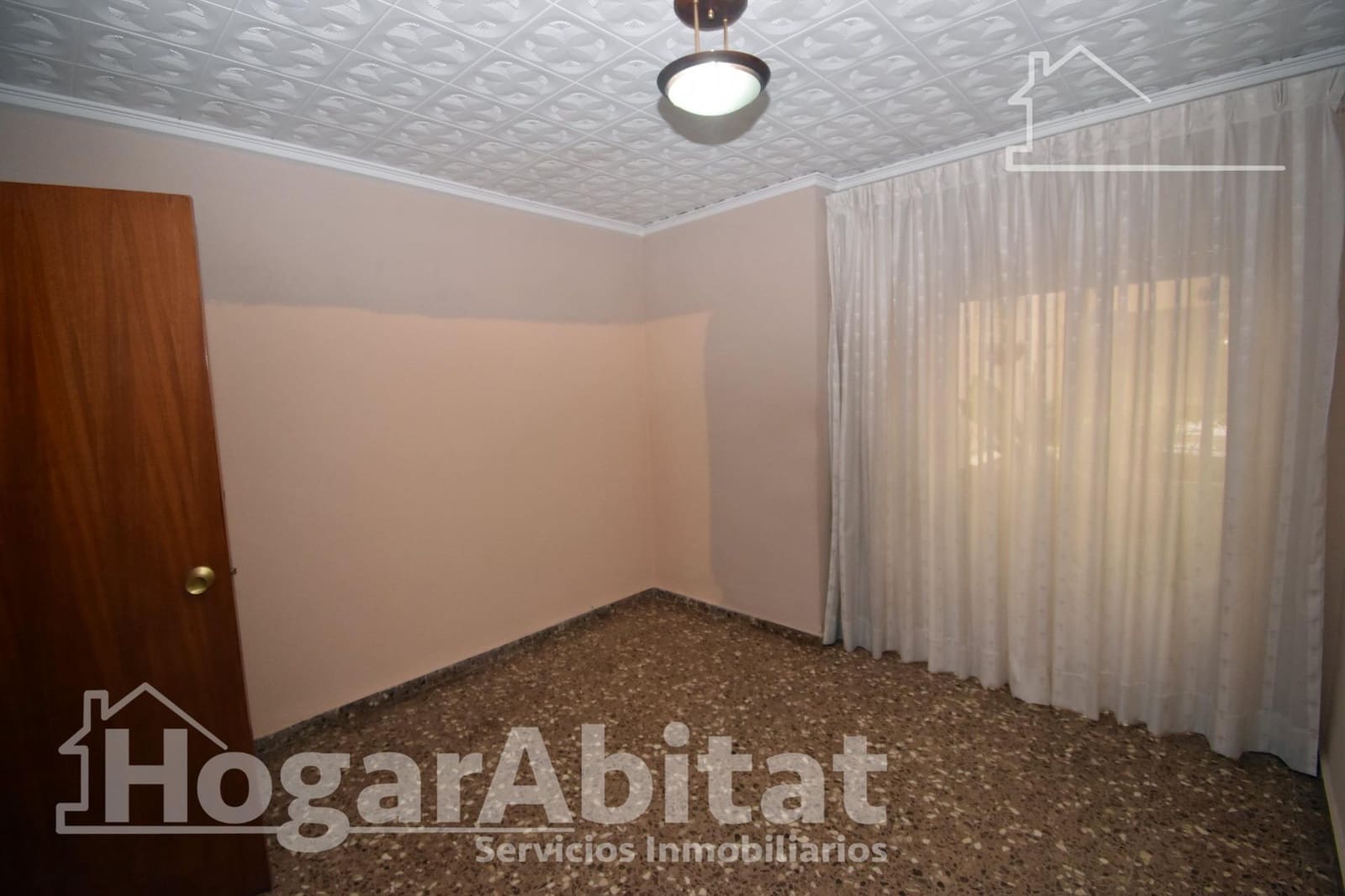 4 bedroom Flat for sale in Carlet with garage - € 160,000 (Ref: 10030647)