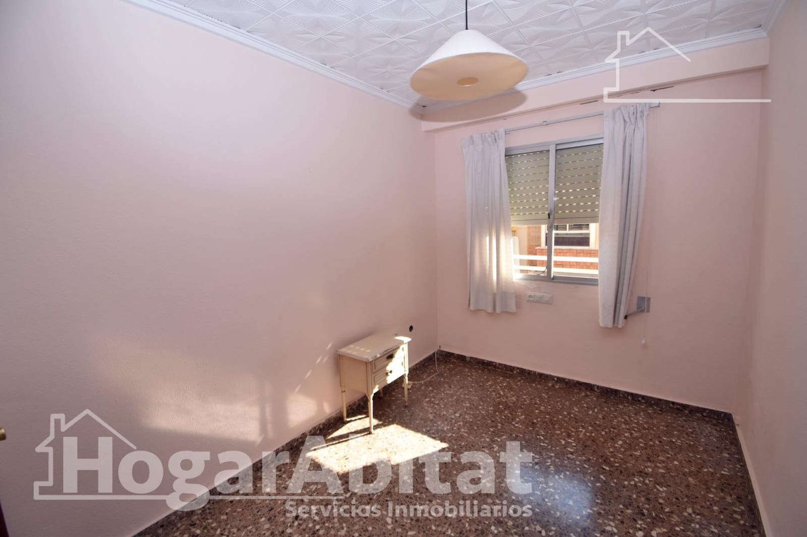 4 bedroom Flat for sale in Carlet with garage - € 160,000 (Ref: 10030647)