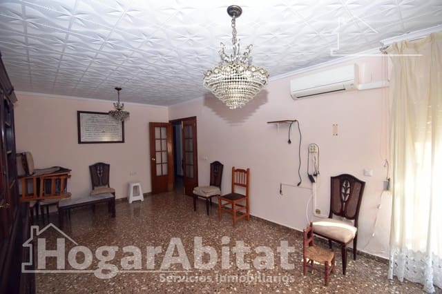 4 bedroom Flat for sale in Carlet with garage - € 160,000 (Ref: 10030647)