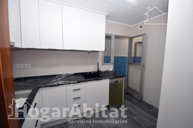 4 bedroom Flat for sale in Carlet with garage - € 160,000 (Ref: 10030647)