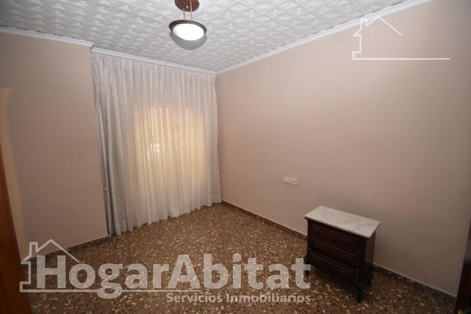 4 bedroom Flat for sale in Carlet with garage - € 160,000 (Ref: 10030647)