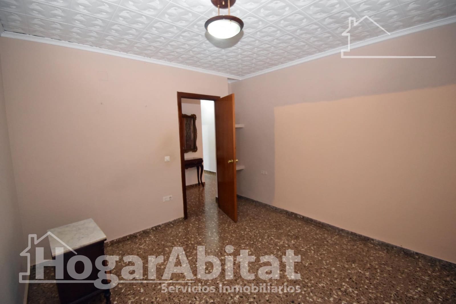 4 bedroom Flat for sale in Carlet with garage - € 160,000 (Ref: 10030647)