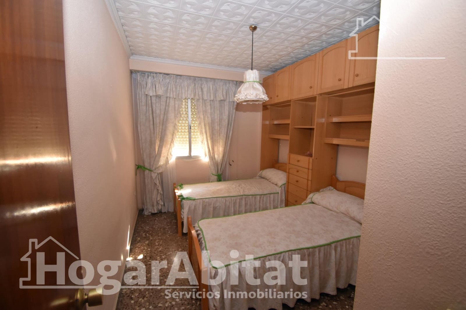 4 bedroom Flat for sale in Carlet with garage - € 160,000 (Ref: 10030647)