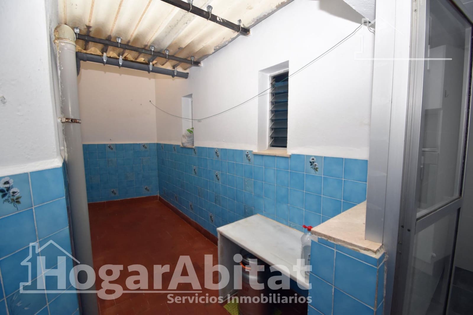 4 bedroom Flat for sale in Carlet with garage - € 160,000 (Ref: 10030647)