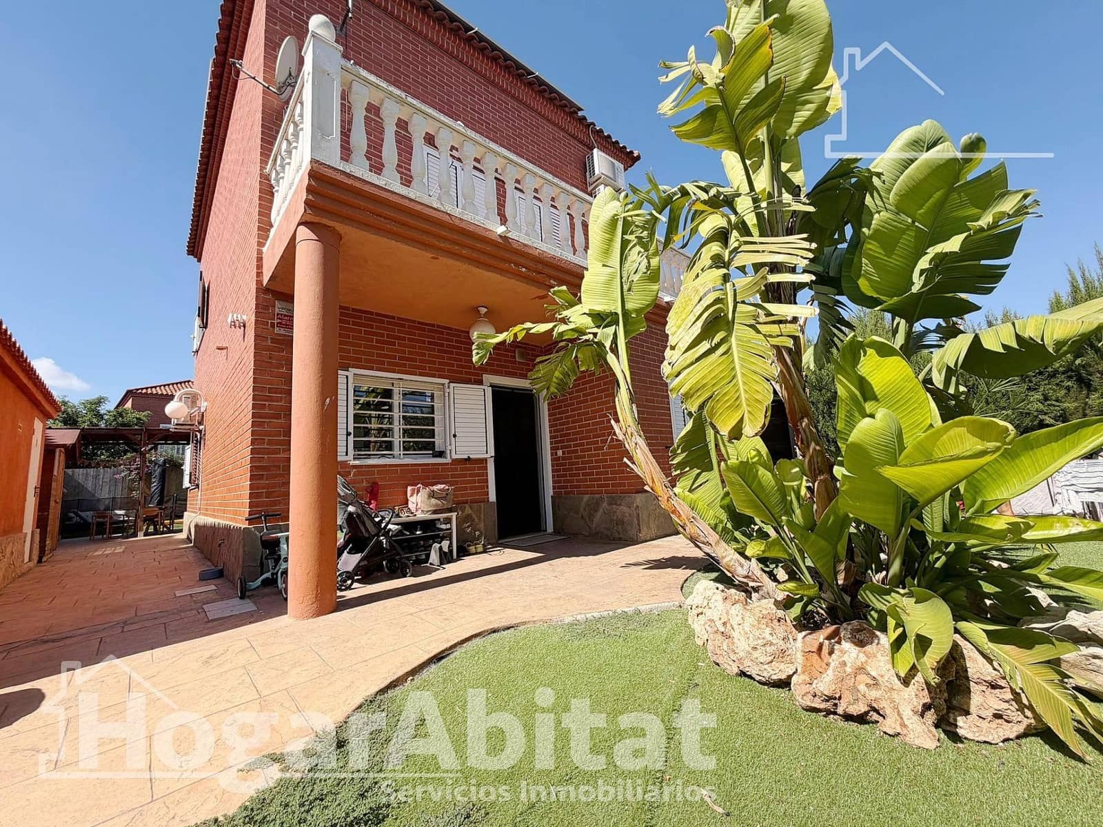 3 bedroom Villa for sale in Moncada with pool garage - € 539,000 (Ref: 10041209)