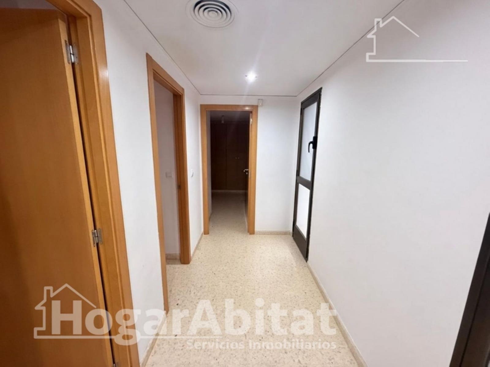 4 bedroom Flat for sale in Montserrat with garage - € 220,000 (Ref: 10041221)