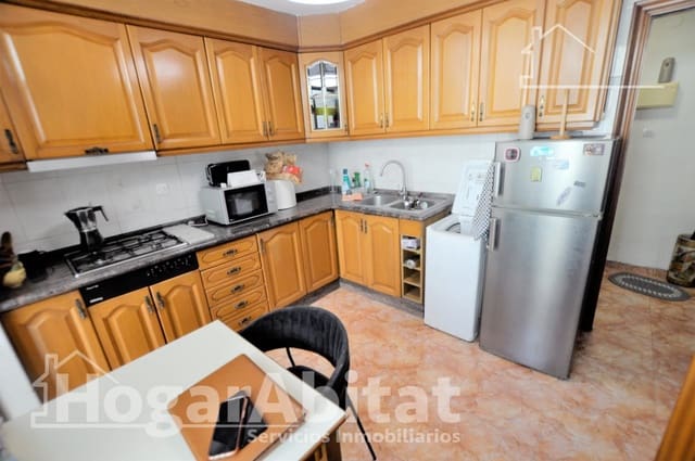 4 makuuhuone Rivitalo myytävänä paikassa Tres Forques, Valencia kaupunki - 335 000 € (Ref: 10055389)