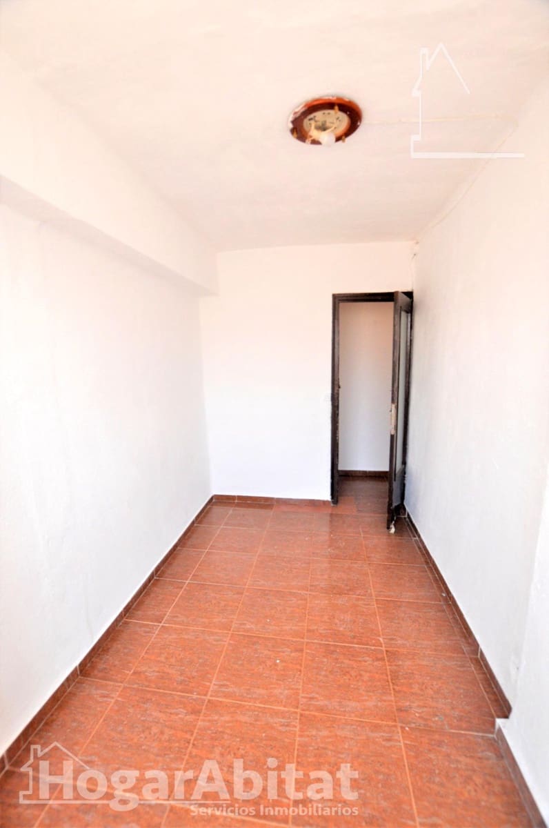 3 bedroom Flat for sale in Valencia city - € 129,000 (Ref: 10055393)