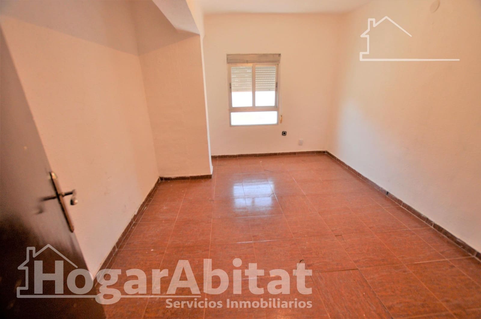 3 bedroom Flat for sale in Valencia city - € 129,000 (Ref: 10055393)