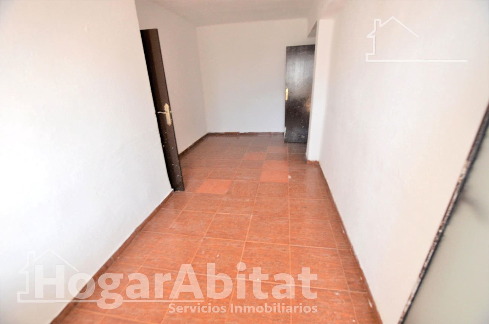 3 bedroom Flat for sale in Valencia city - € 129,000 (Ref: 10055393)