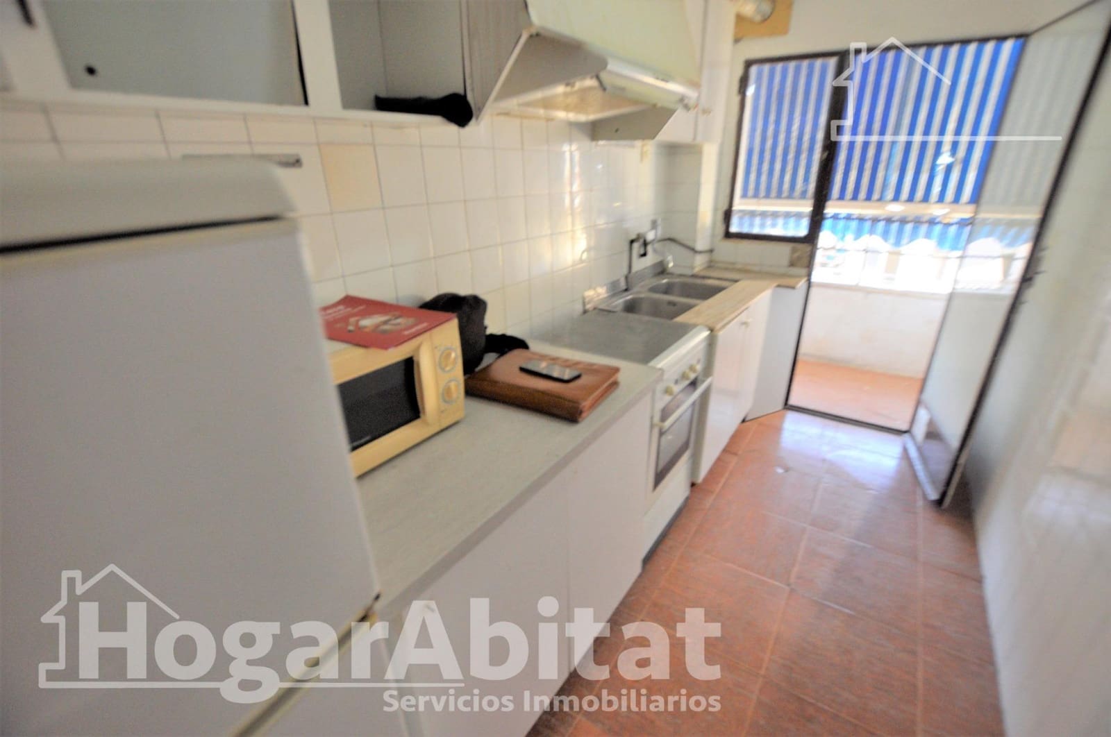 3 bedroom Flat for sale in Valencia city - € 129,000 (Ref: 10055393)