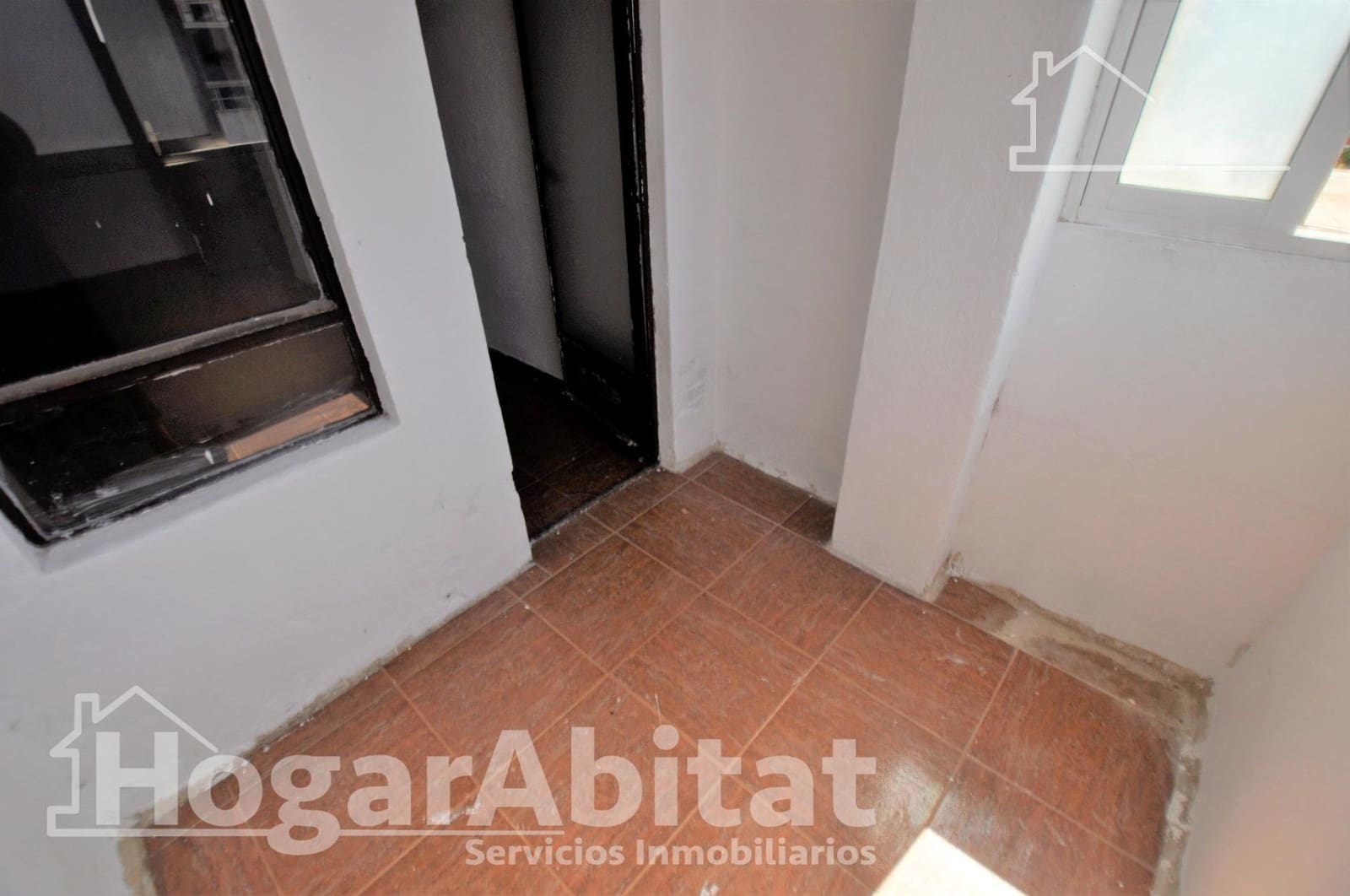 3 bedroom Flat for sale in Valencia city - € 129,000 (Ref: 10055393)