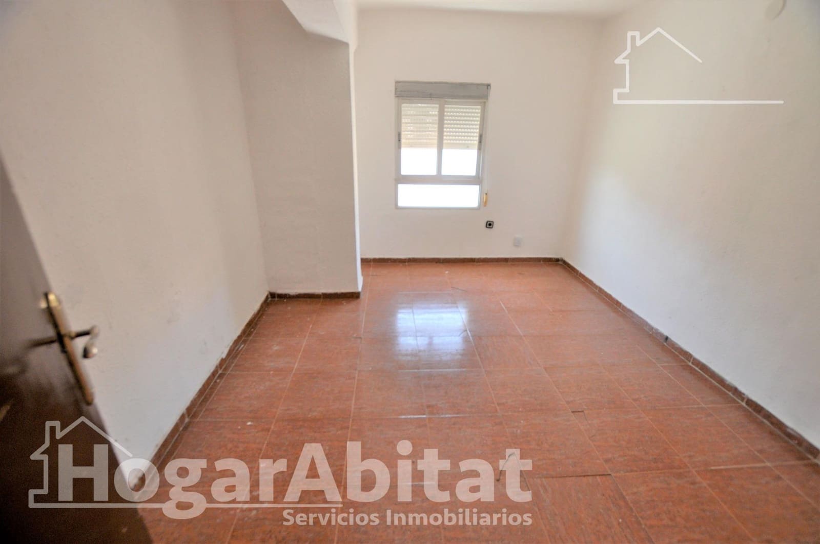 3 bedroom Flat for sale in Valencia city - € 129,000 (Ref: 10055393)