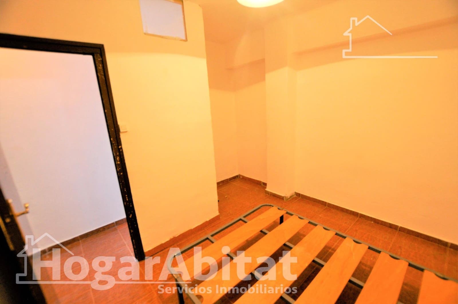 3 bedroom Flat for sale in Valencia city - € 129,000 (Ref: 10055393)