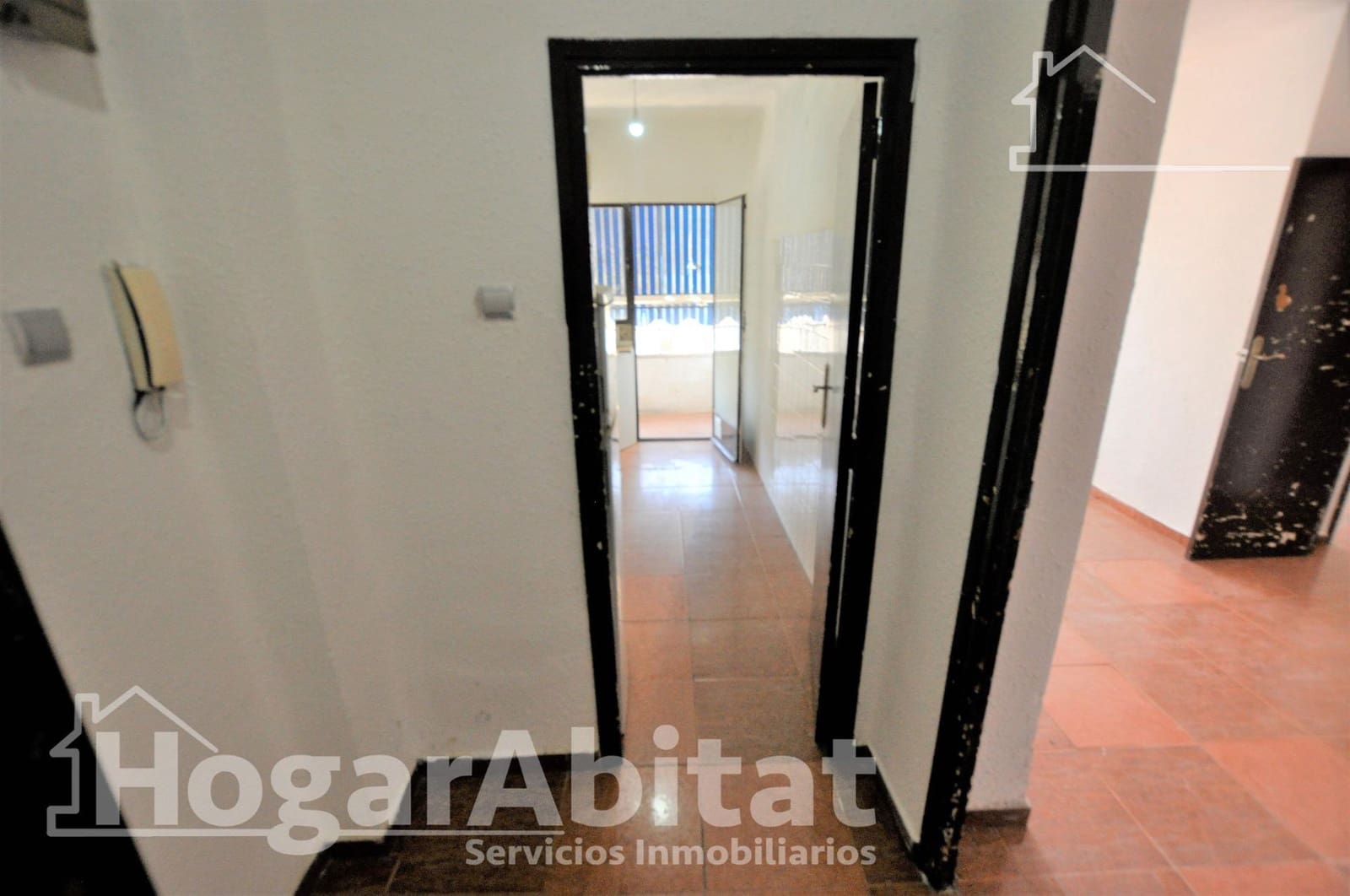 3 bedroom Flat for sale in Valencia city - € 129,000 (Ref: 10055393)