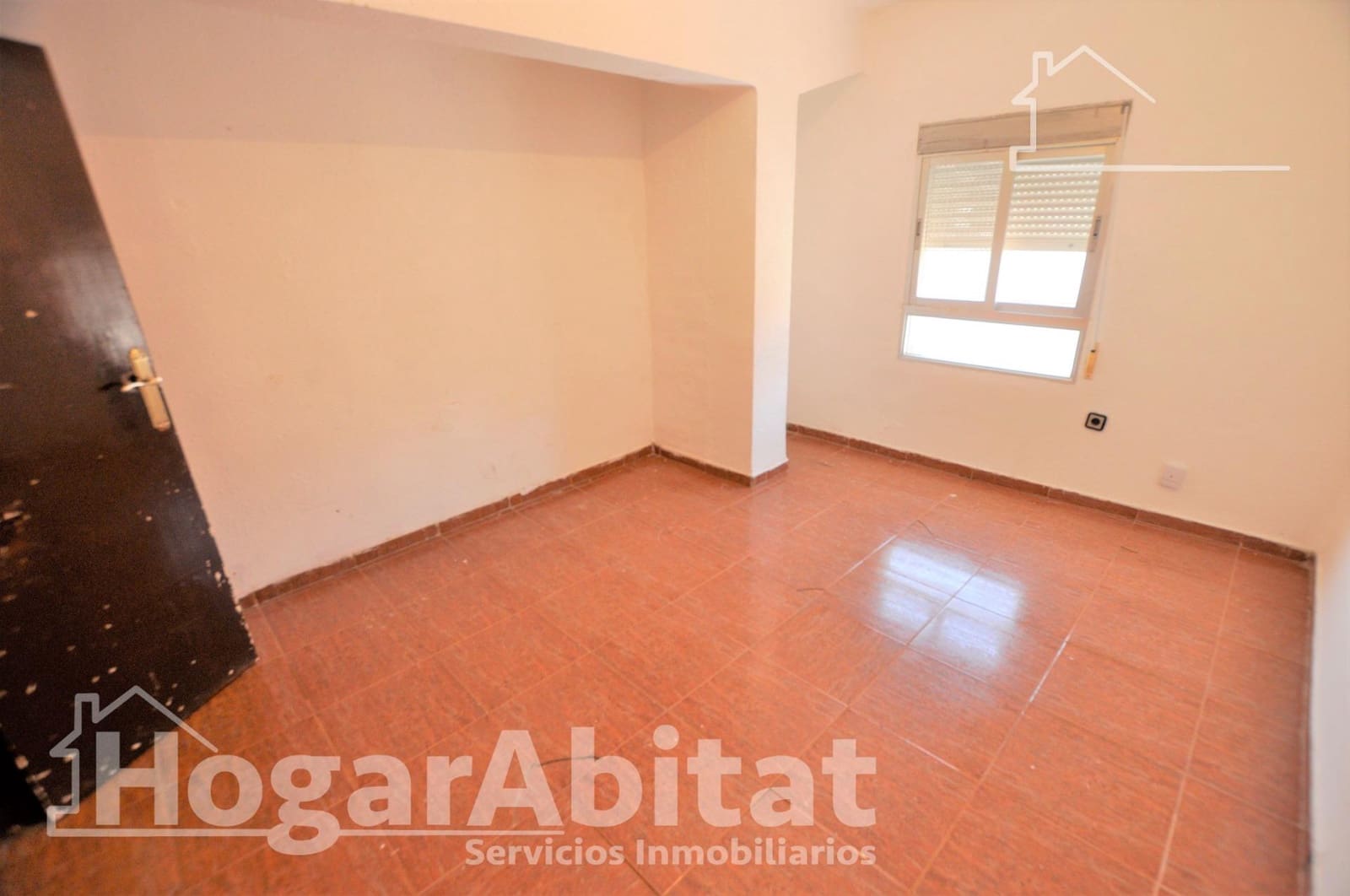 3 bedroom Flat for sale in Valencia city - € 129,000 (Ref: 10055393)