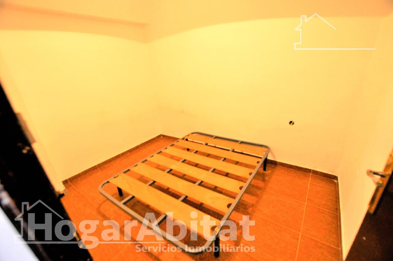 3 bedroom Flat for sale in Valencia city - € 129,000 (Ref: 10055393)