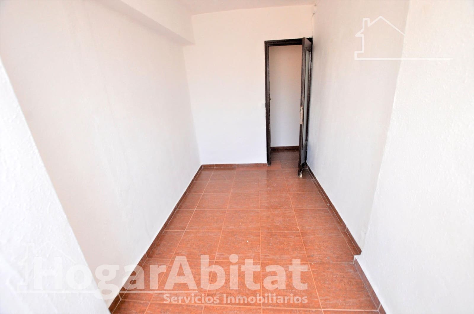 3 bedroom Flat for sale in Valencia city - € 129,000 (Ref: 10055393)