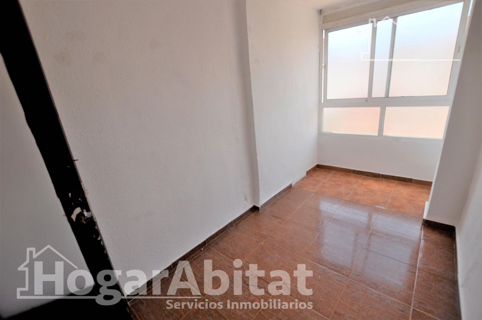 3 bedroom Flat for sale in Valencia city - € 129,000 (Ref: 10055393)