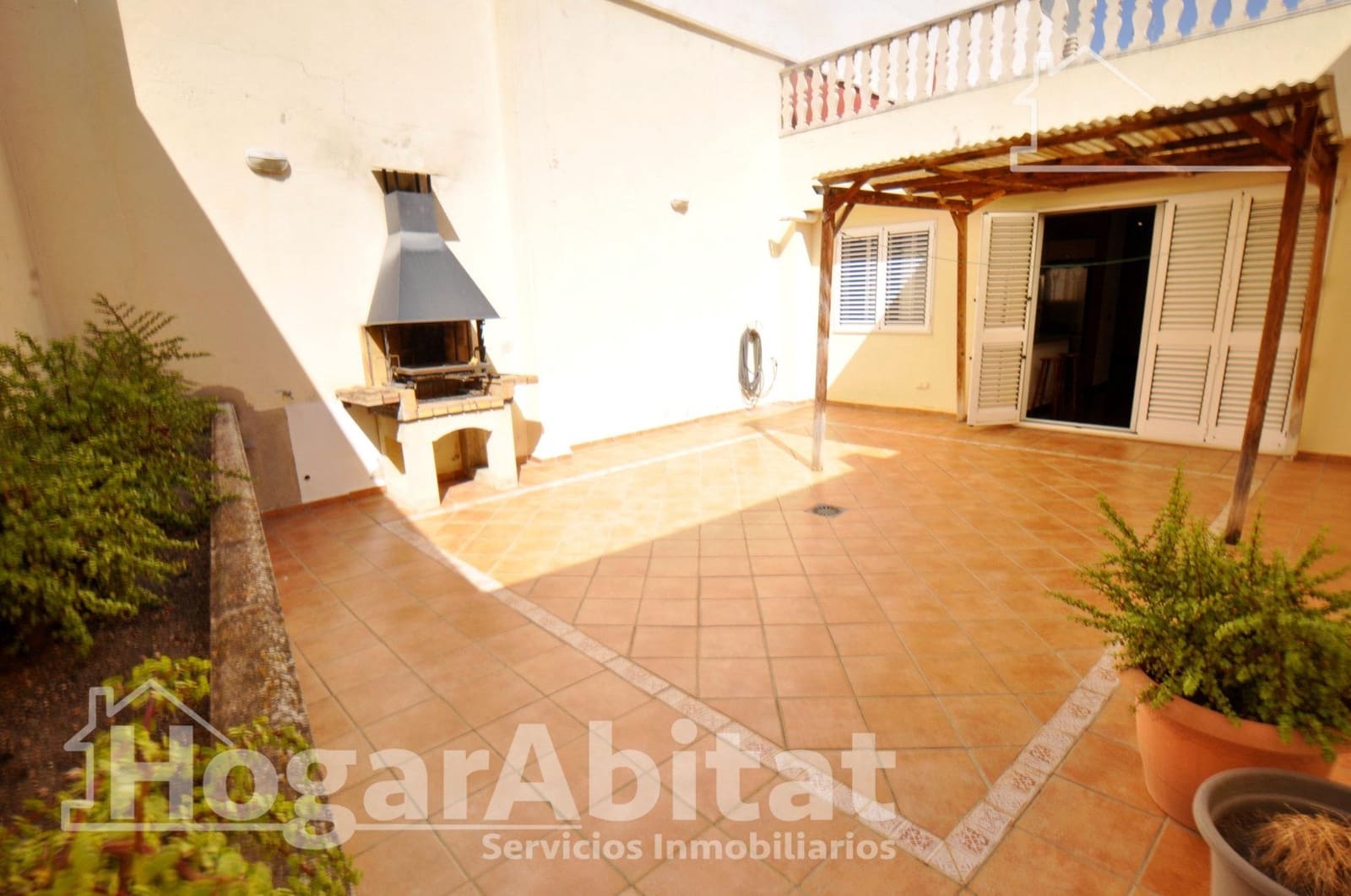4 bedroom Townhouse for sale in Catarroja with garage - € 405,000 (Ref: 10059232)