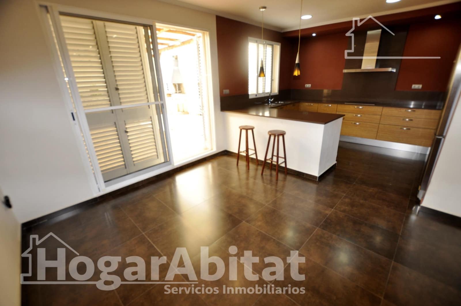 4 bedroom Townhouse for sale in Catarroja with garage - € 405,000 (Ref: 10059232)