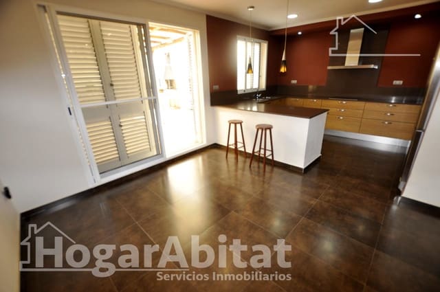 4 bedroom Townhouse for sale in Catarroja with garage - € 405,000 (Ref: 10059232)