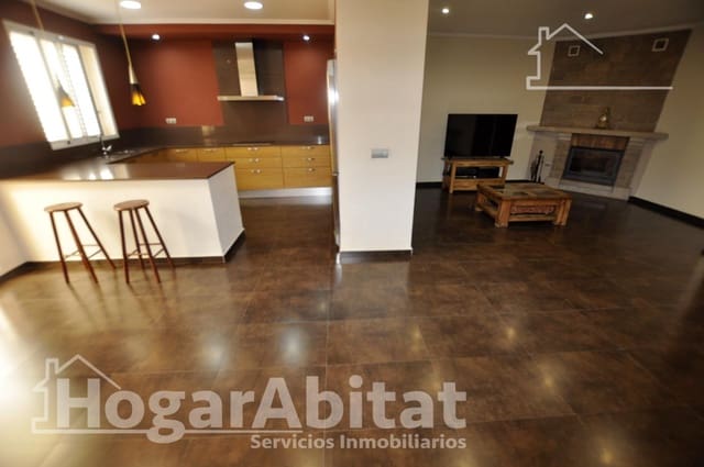 4 bedroom Townhouse for sale in Catarroja with garage - € 405,000 (Ref: 10059232)