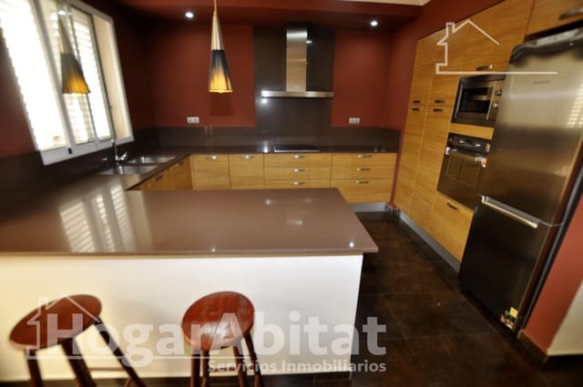 4 bedroom Townhouse for sale in Catarroja with garage - € 405,000 (Ref: 10059232)