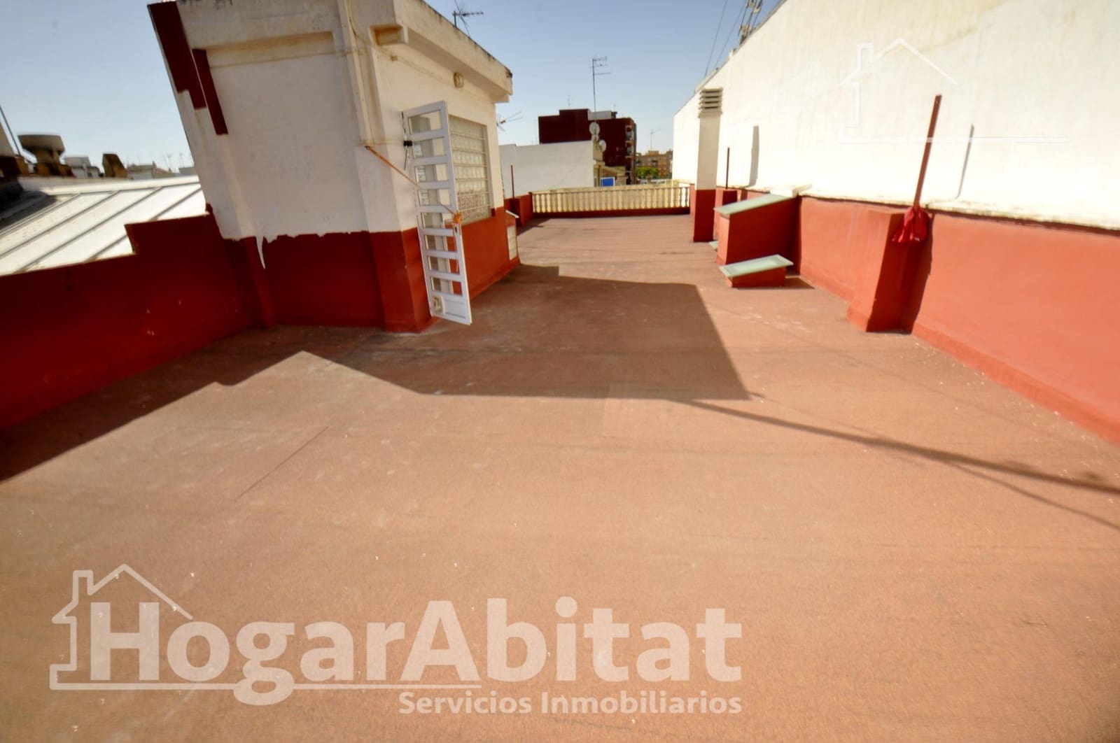 4 bedroom Townhouse for sale in Catarroja with garage - € 405,000 (Ref: 10059232)