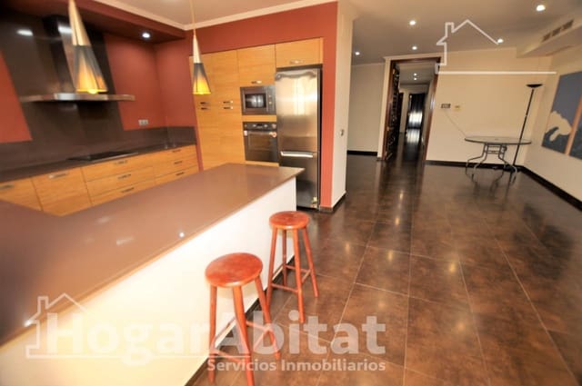 4 bedroom Townhouse for sale in Catarroja with garage - € 405,000 (Ref: 10059232)