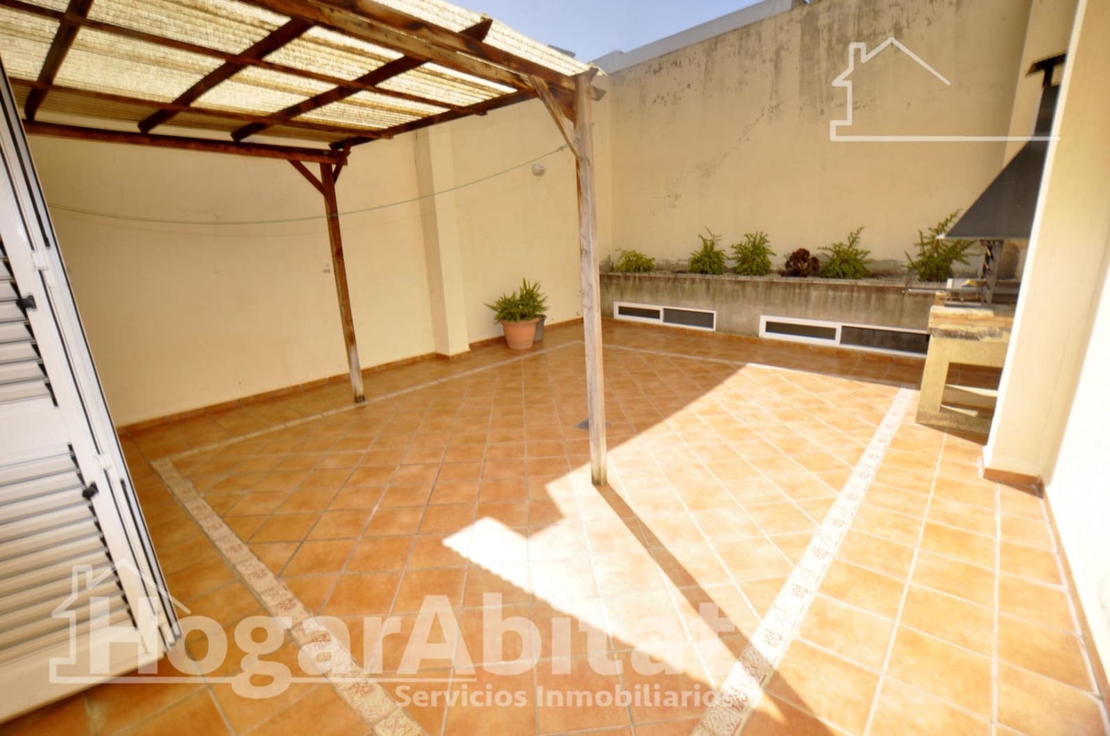 4 bedroom Townhouse for sale in Catarroja with garage - € 405,000 (Ref: 10059232)