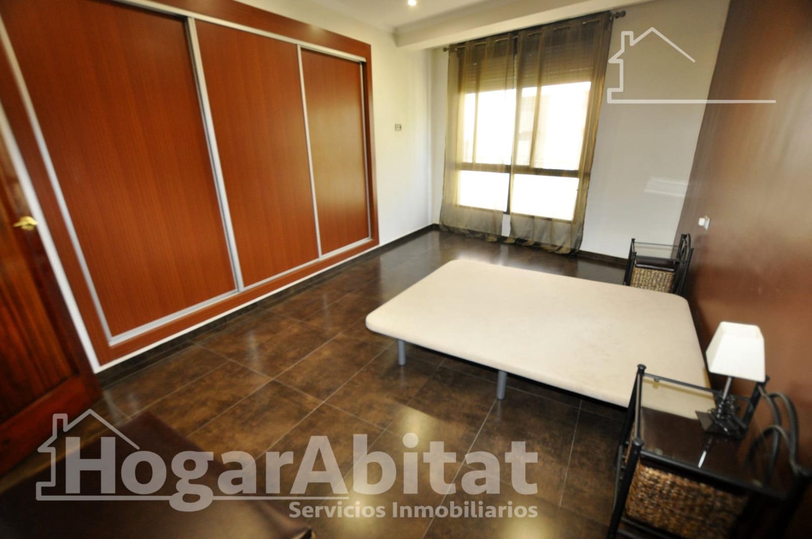 4 bedroom Townhouse for sale in Catarroja with garage - € 405,000 (Ref: 10059232)