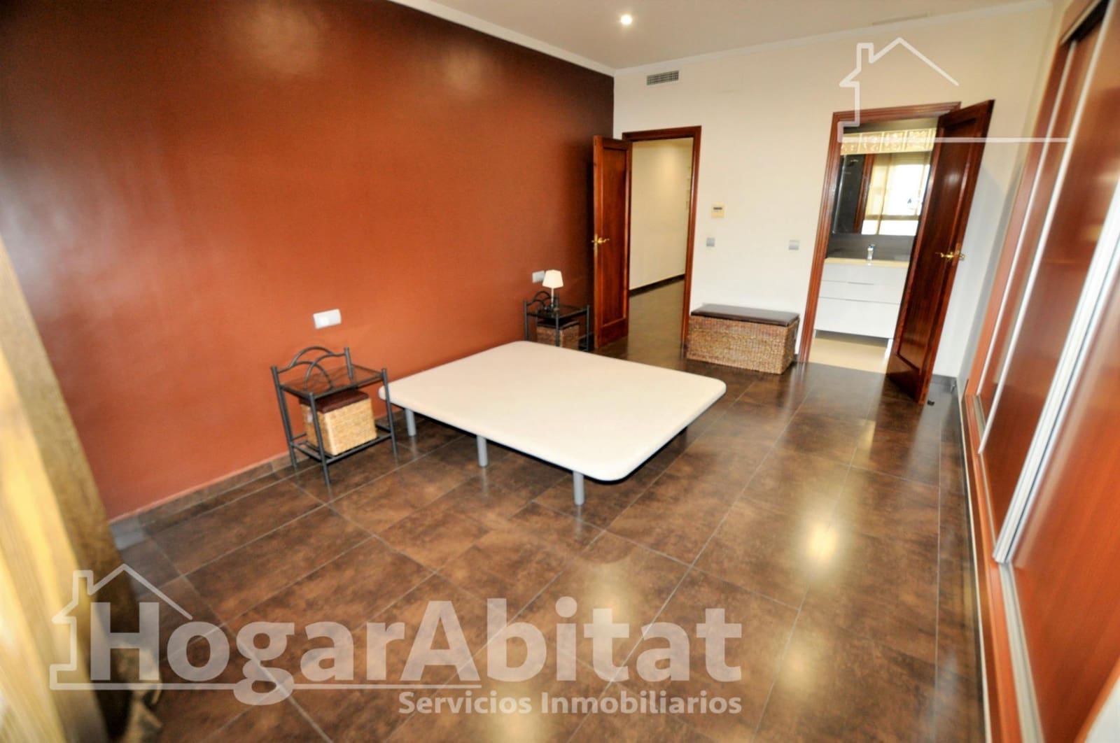 4 bedroom Townhouse for sale in Catarroja with garage - € 405,000 (Ref: 10059232)