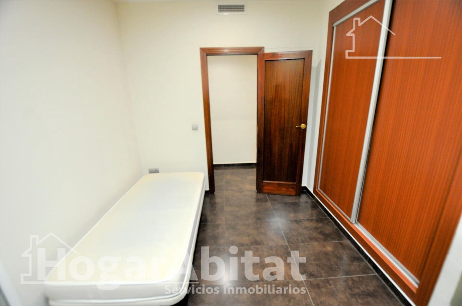 4 bedroom Townhouse for sale in Catarroja with garage - € 405,000 (Ref: 10059232)