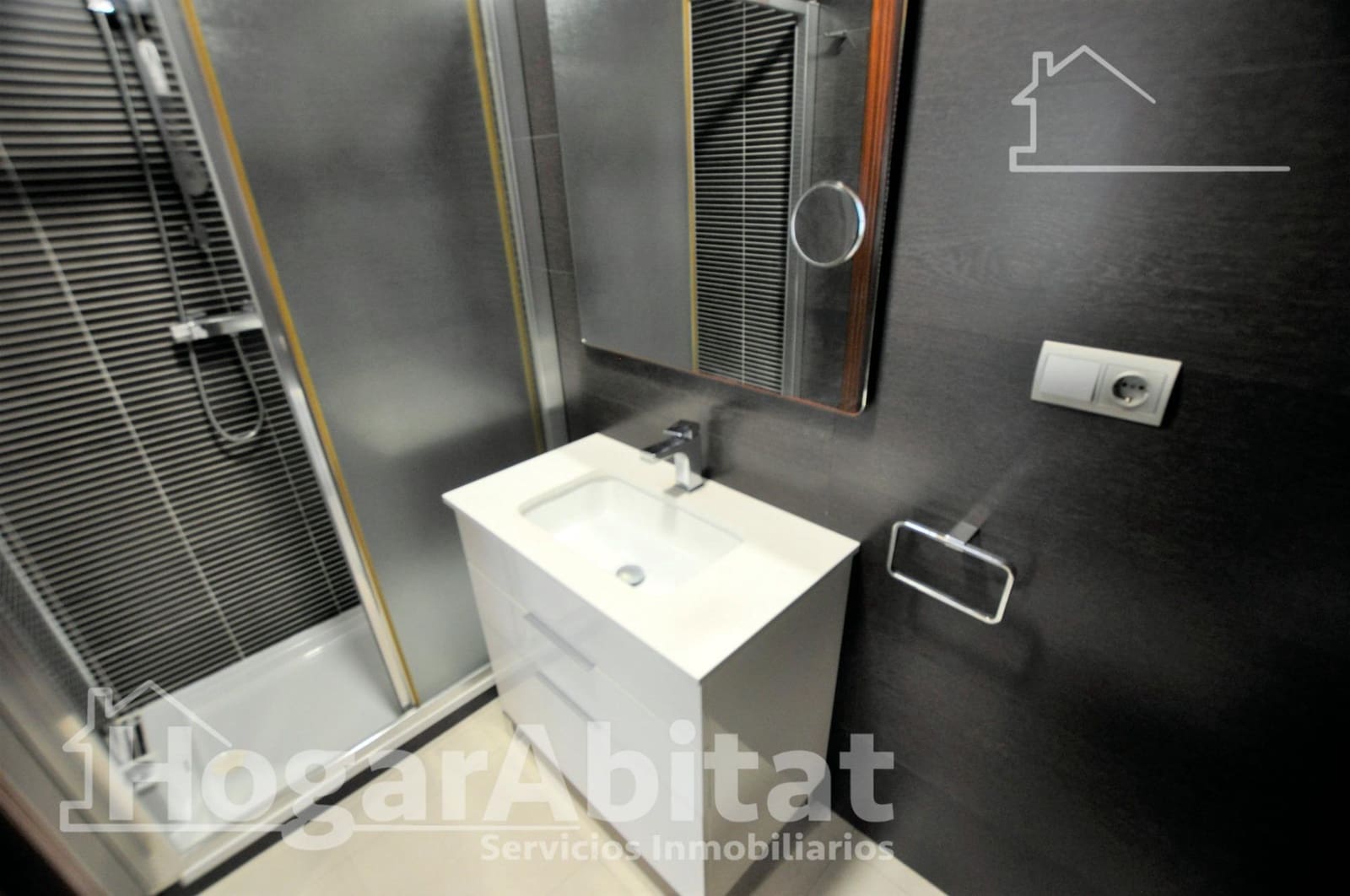 4 bedroom Townhouse for sale in Catarroja with garage - € 405,000 (Ref: 10059232)