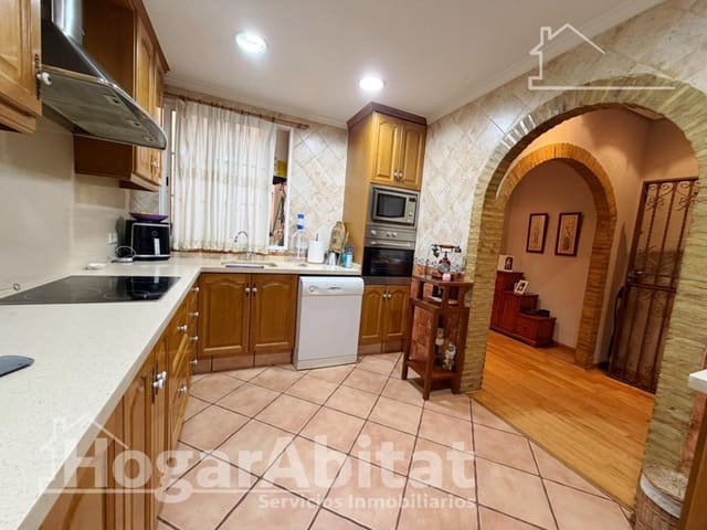 4 slaapkamer Huis te koop in Paterna met garage - € 350.000 (Ref: 10059233)