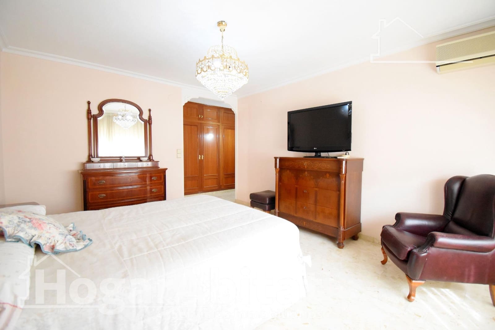 4 bedroom Flat for sale in Gandia with garage - € 245,000 (Ref: 10068009)
