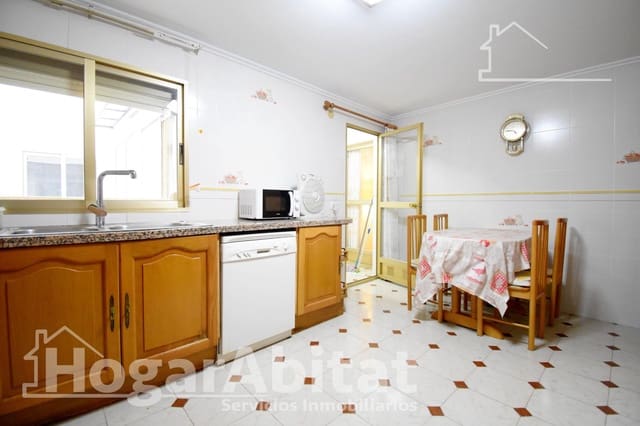 4 bedroom Flat for sale in Gandia with garage - € 245,000 (Ref: 10068009)