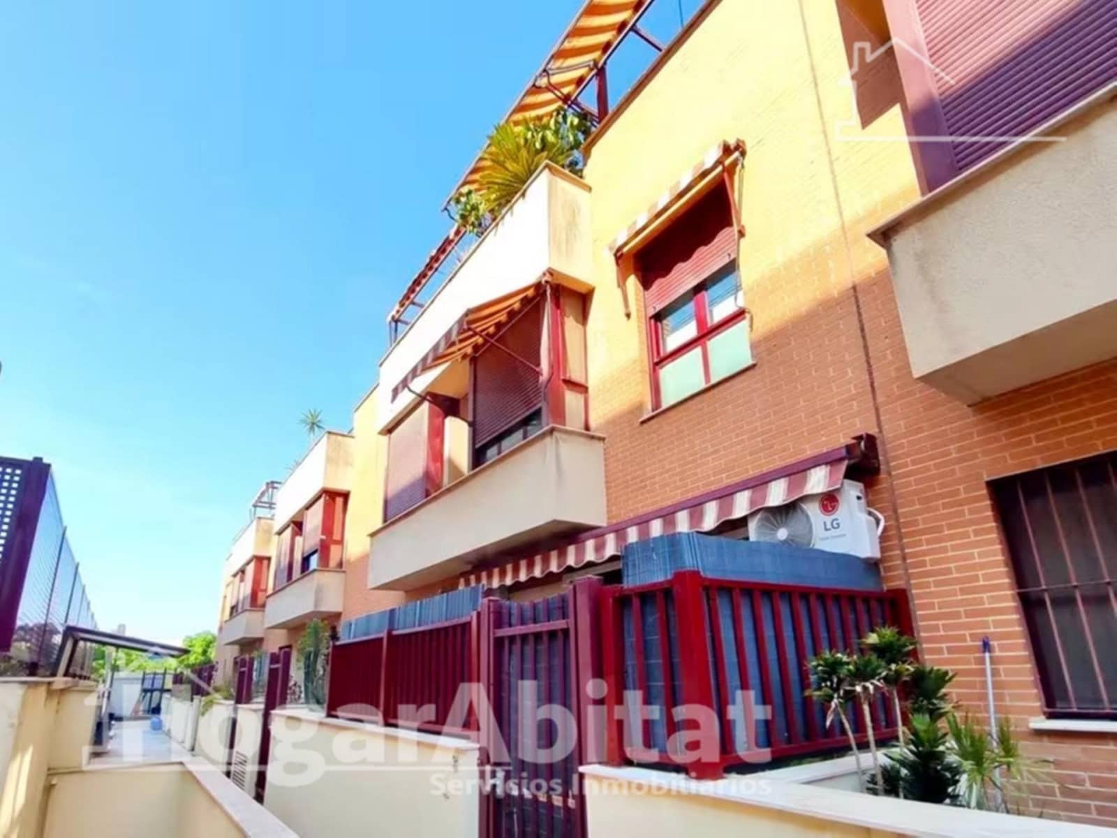 5 soveværelse Rækkehus til salg i Sagunto / Sagunt med swimmingpool garage - € 340.000 (Ref: 10068011)