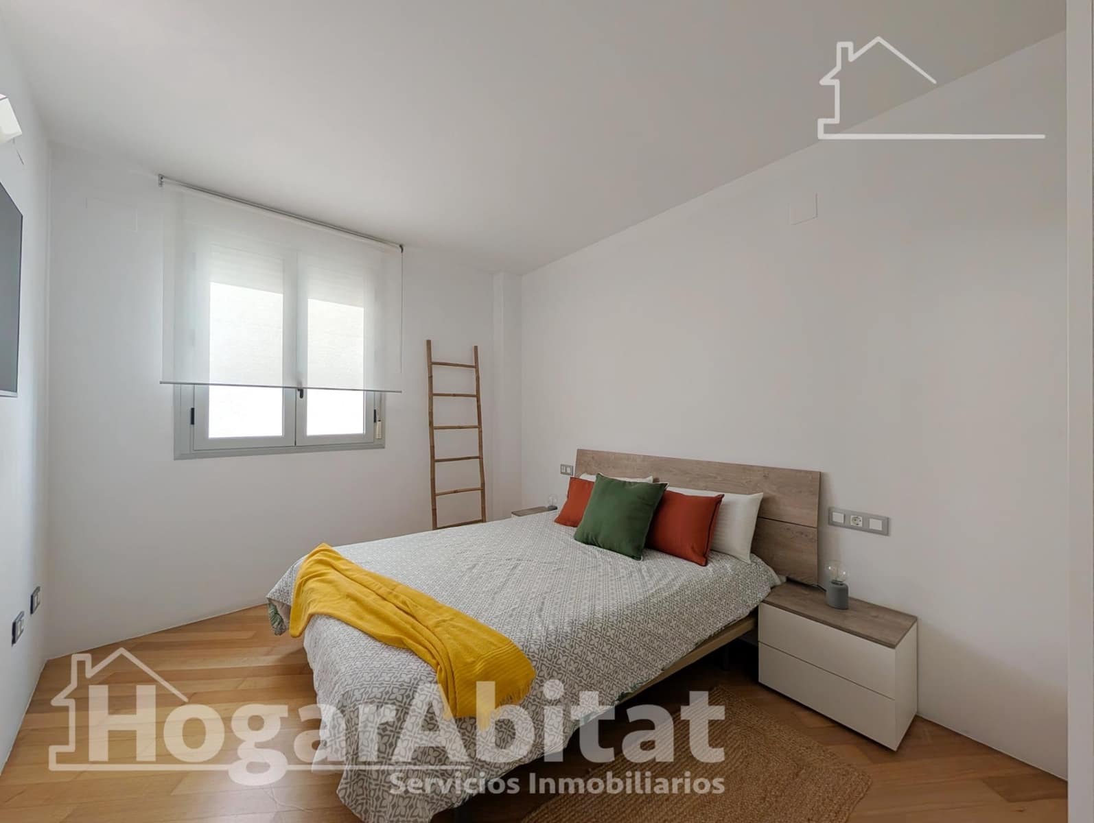 2 bedroom Flat for sale in Alicante / Alacant city with garage - € 315,000 (Ref: 10078454)