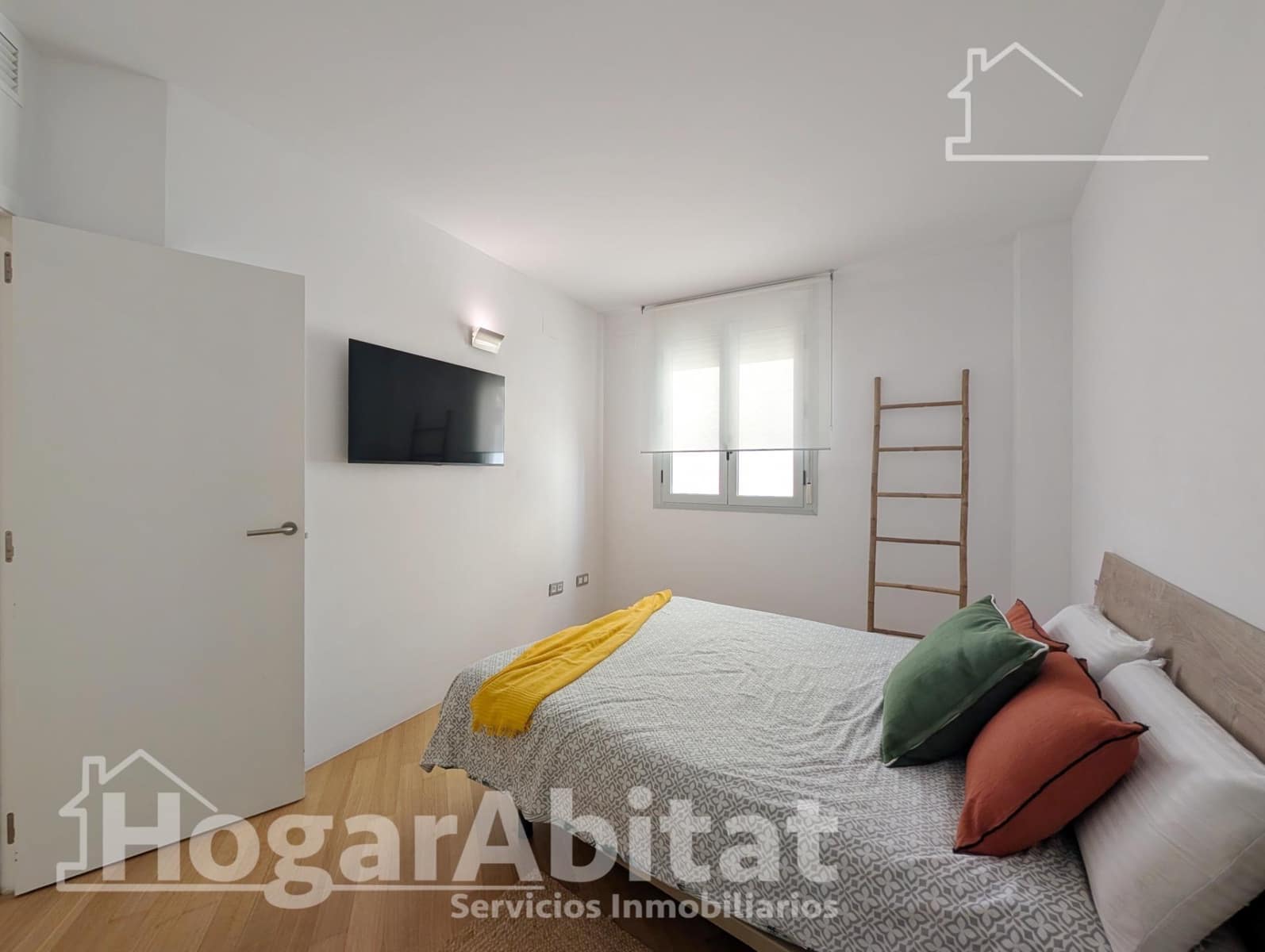 2 bedroom Flat for sale in Alicante / Alacant city with garage - € 315,000 (Ref: 10078454)