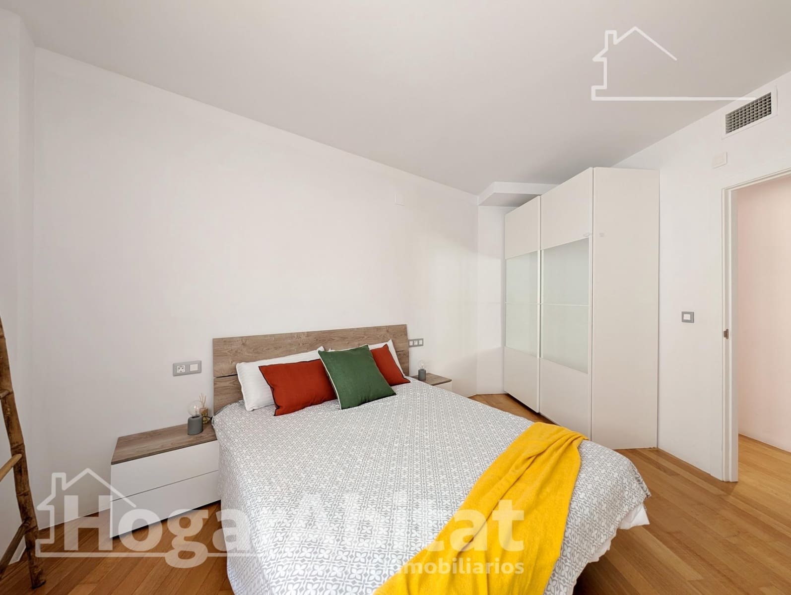 2 bedroom Flat for sale in Alicante / Alacant city with garage - € 315,000 (Ref: 10078454)
